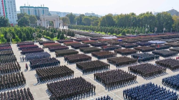 Дар Душанбе паради низомӣ доир шуд
